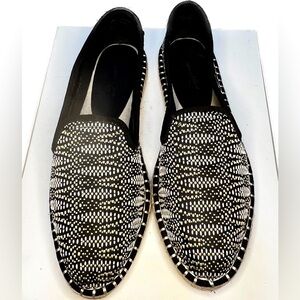 Nwot Universal Thread Ladies Black, White & Tan Slip On Shoes - Size 9